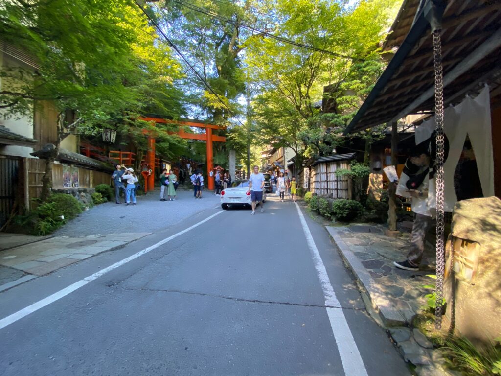 旅館ふじやと貴船神社階段